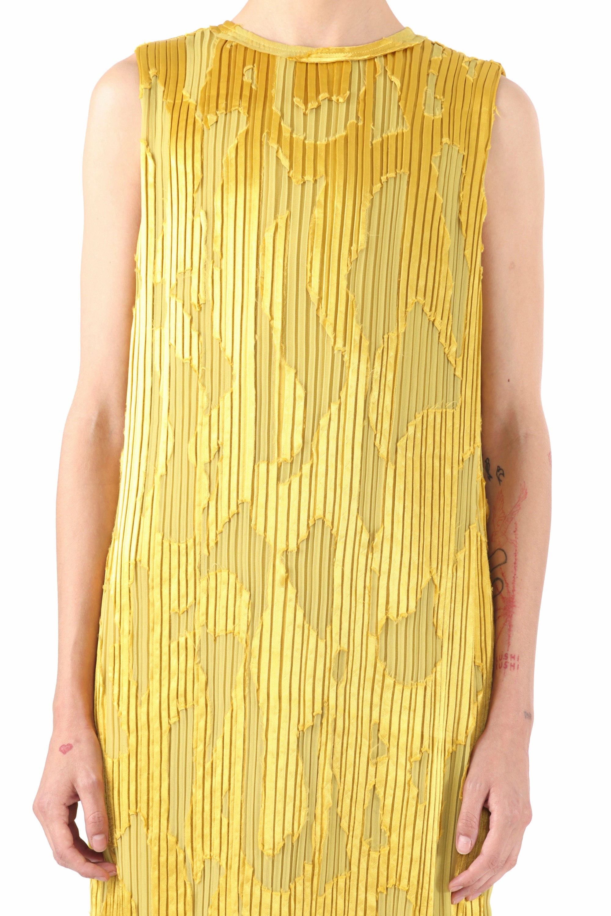 Weekend Feel Perfectly Styled ABSTRACT FIL COUPE PLEATED MIDI SHIFT DRESS