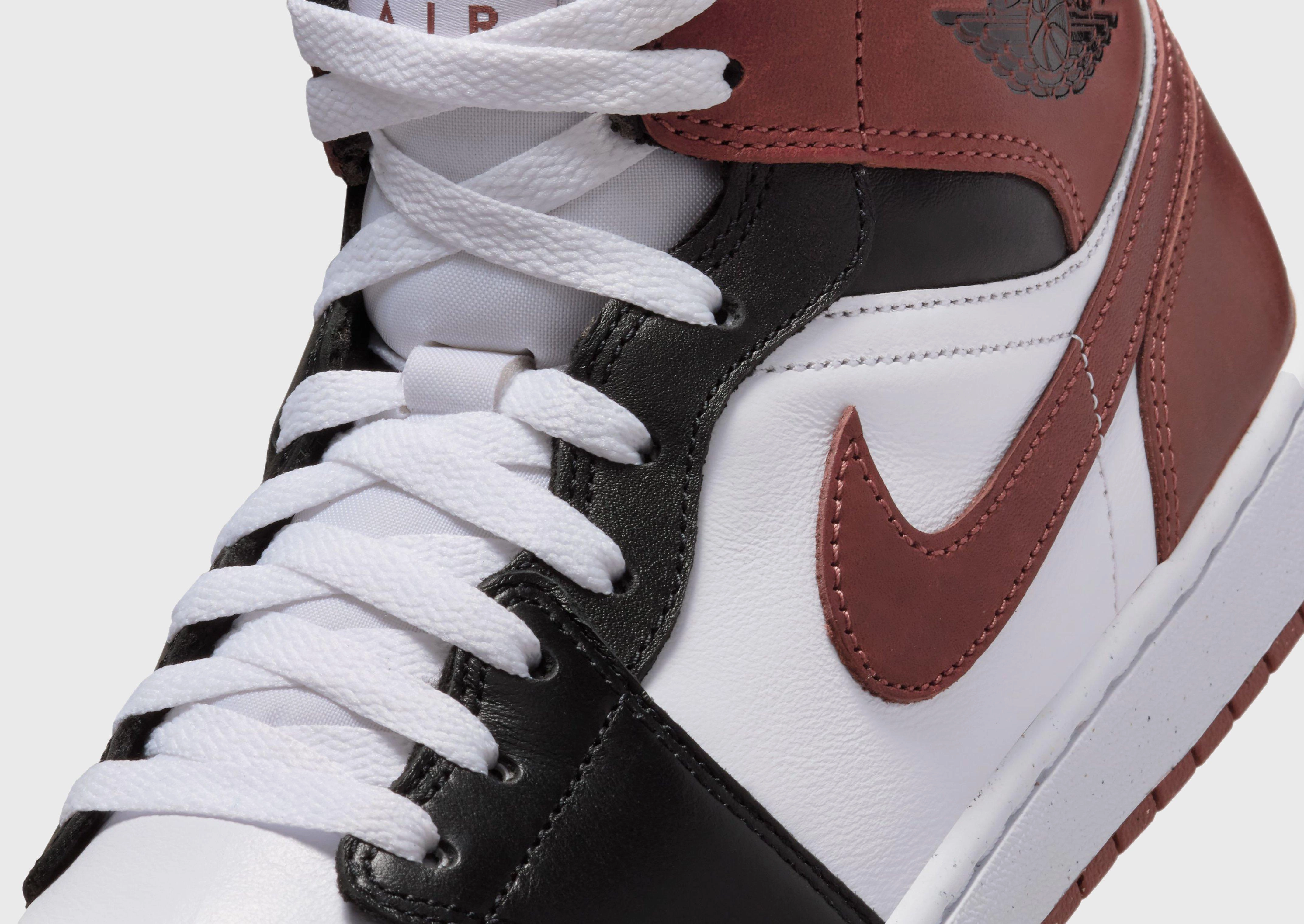 Air 1 Mid SE Sneaker Design