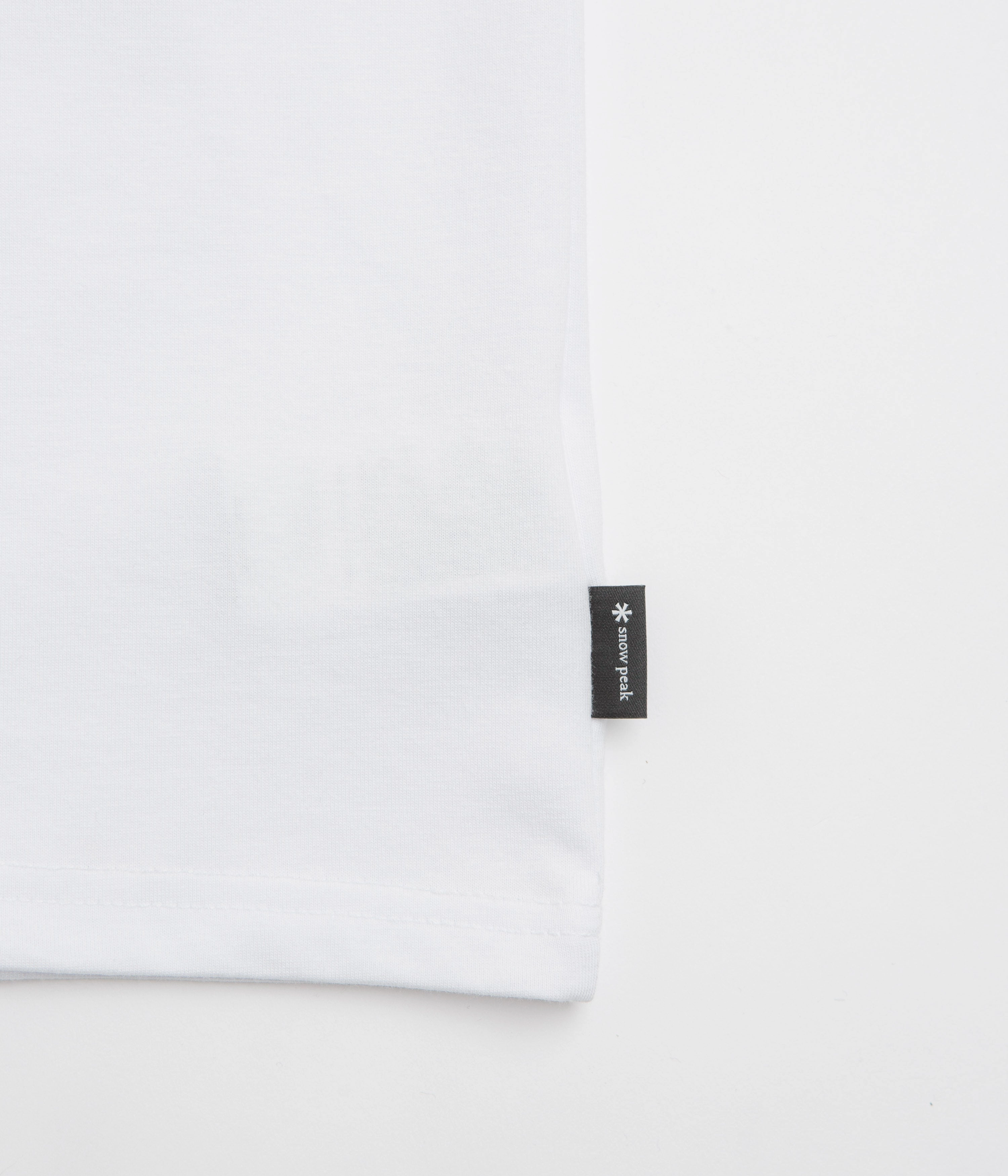 Tapered Legs Snow Peak Chest Logo T-Shirt - White