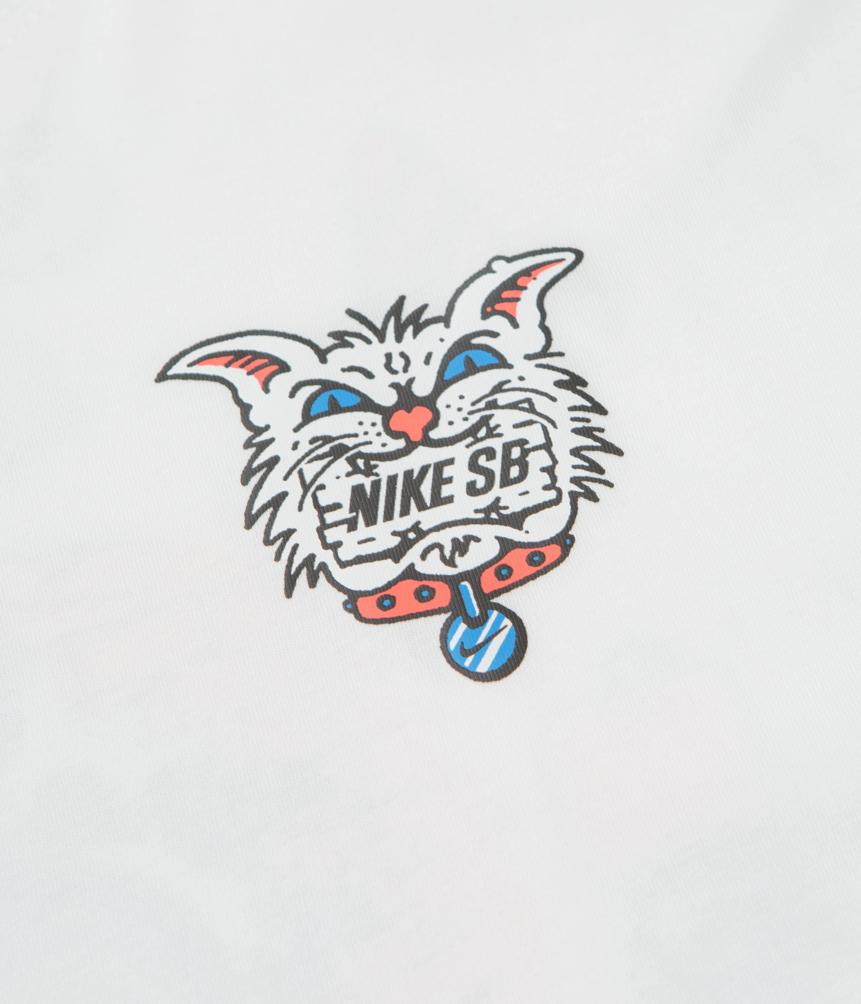 Nike SB Skate Char T-Shirt - White Busy street