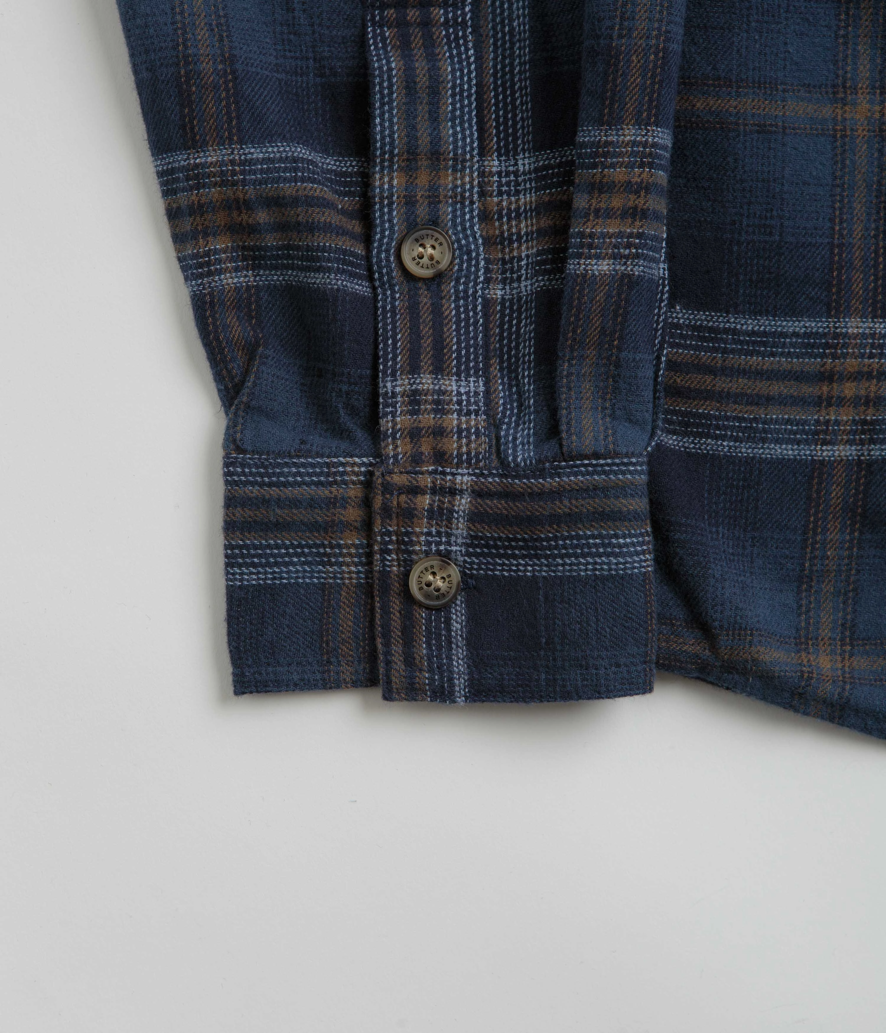 high-low hem Trendsetting Butter Goods Swirl Plaid Shirt - Navy / White