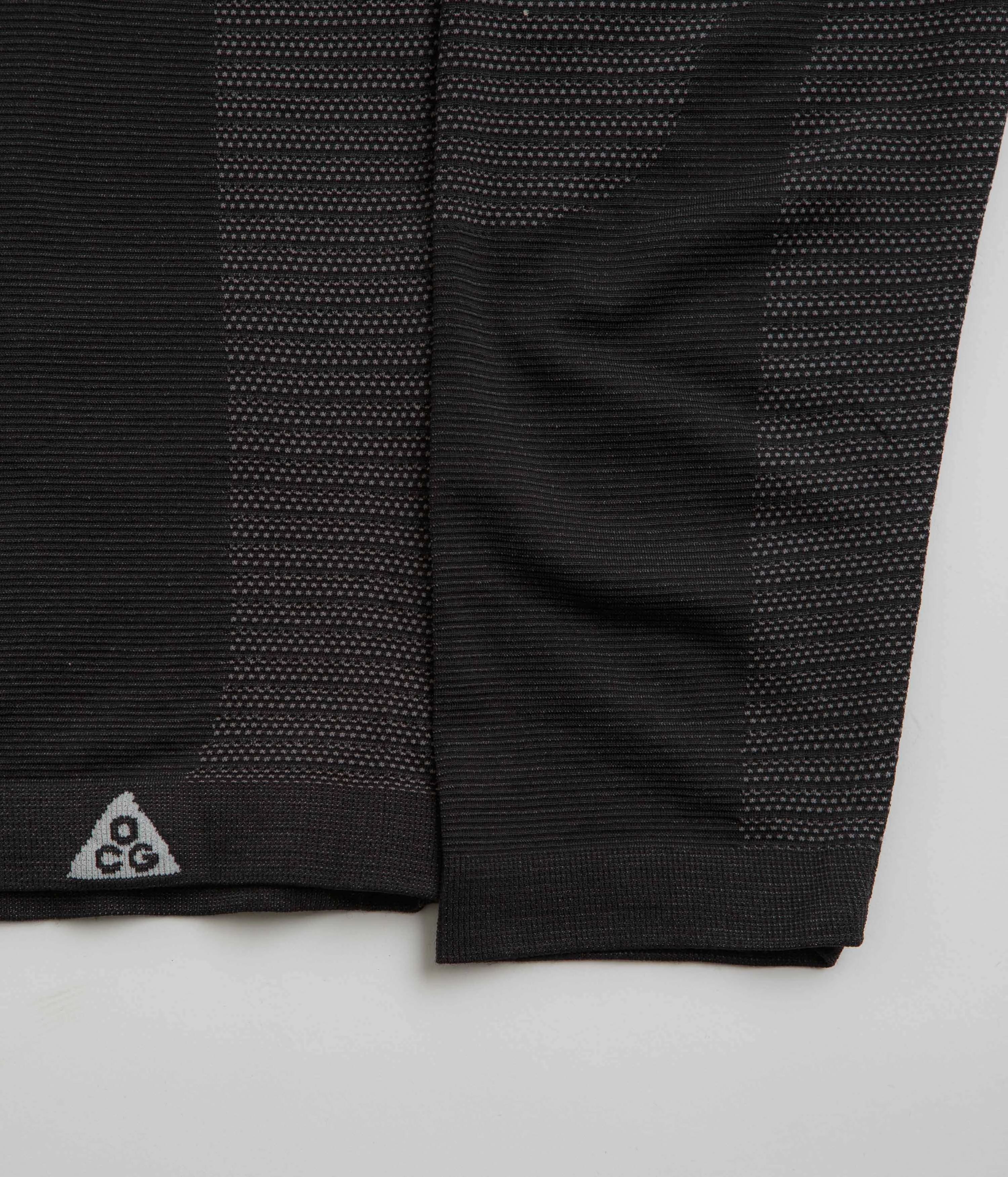 Nike ACG Delta River Long Sleeve T-Shirt - Black / Cool Grey raw hem