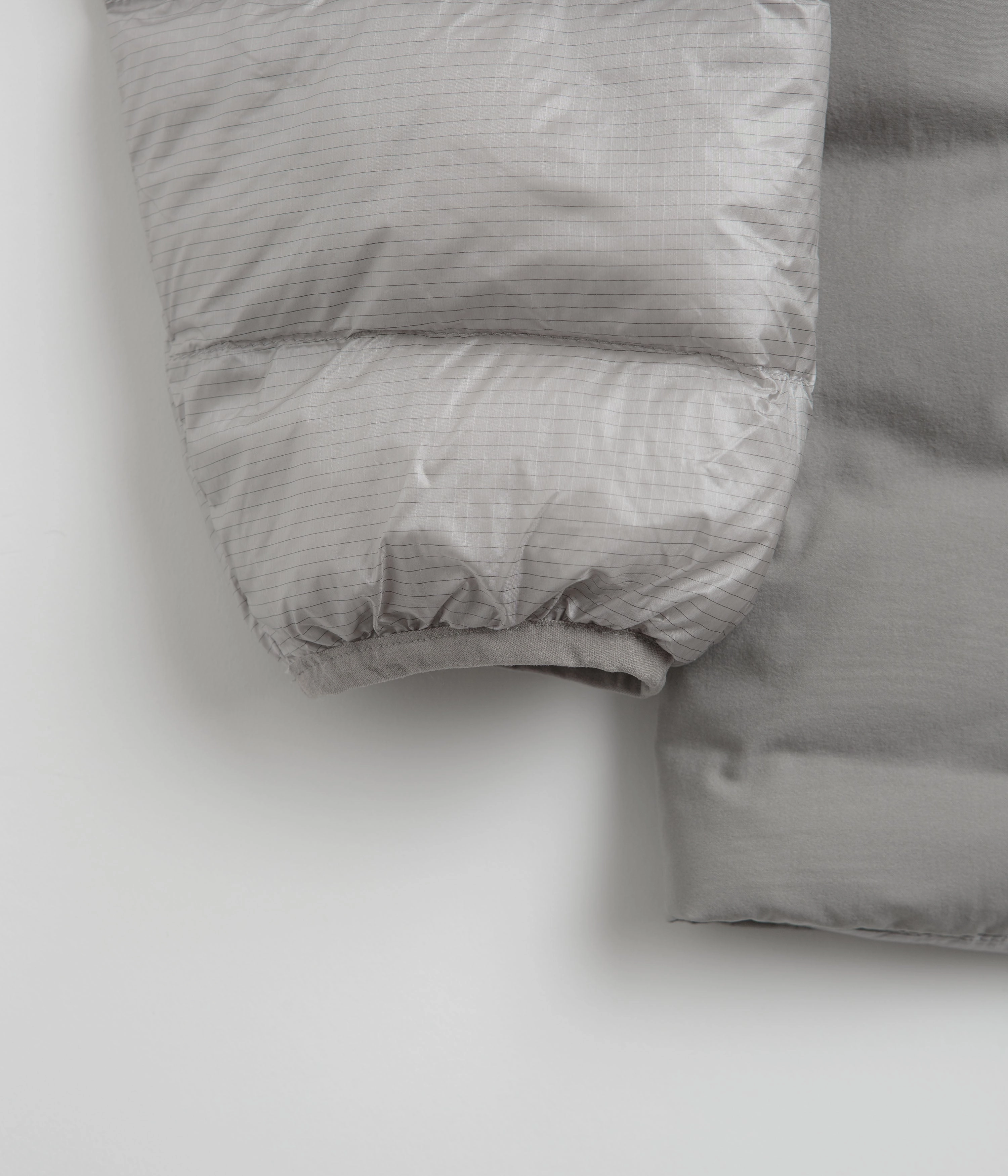 Active Use Non Restrictive Fit Purple Mountain Observatory Waves Light Puffer Jacket - Grey