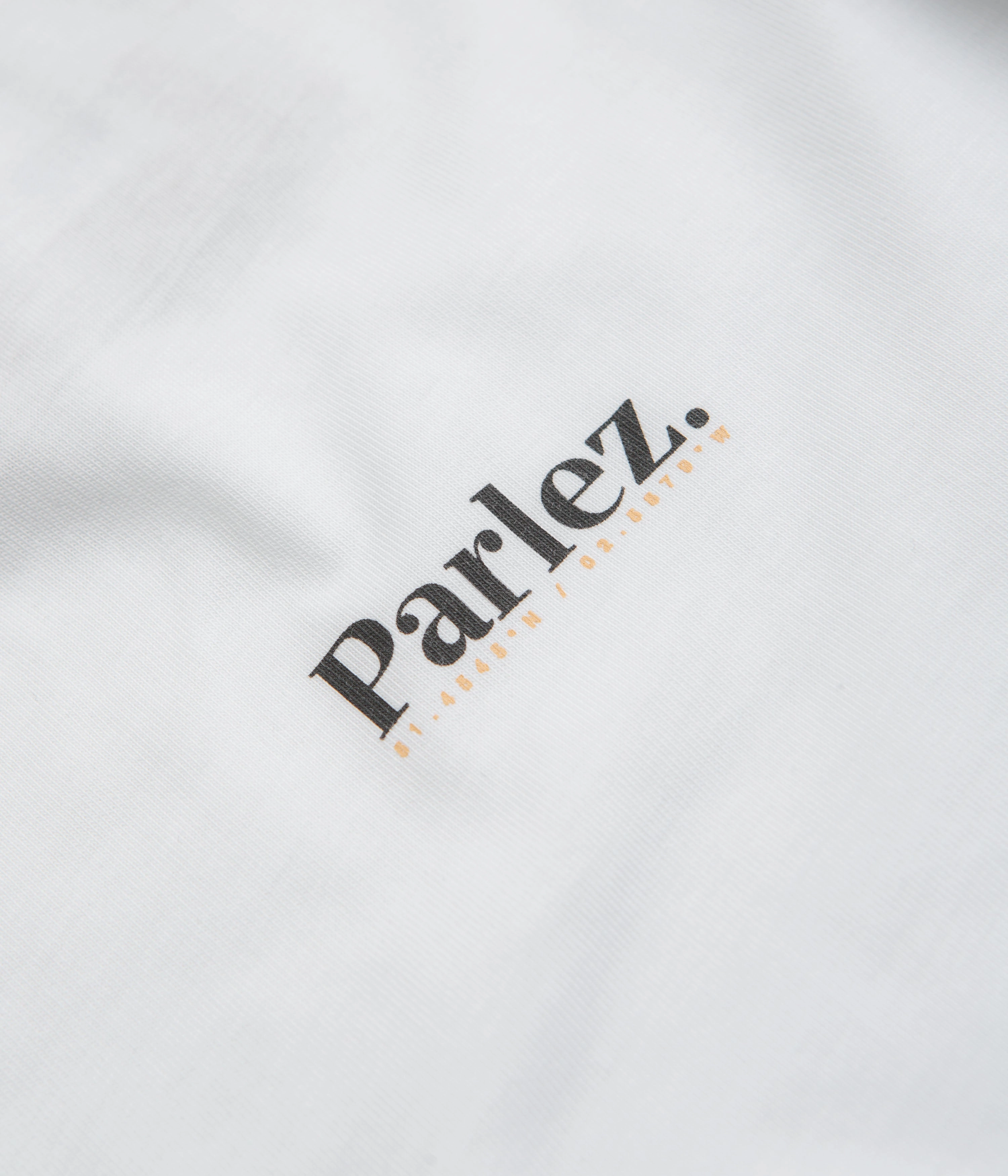 Low-waisted Belts Parlez Banos T-Shirt - White