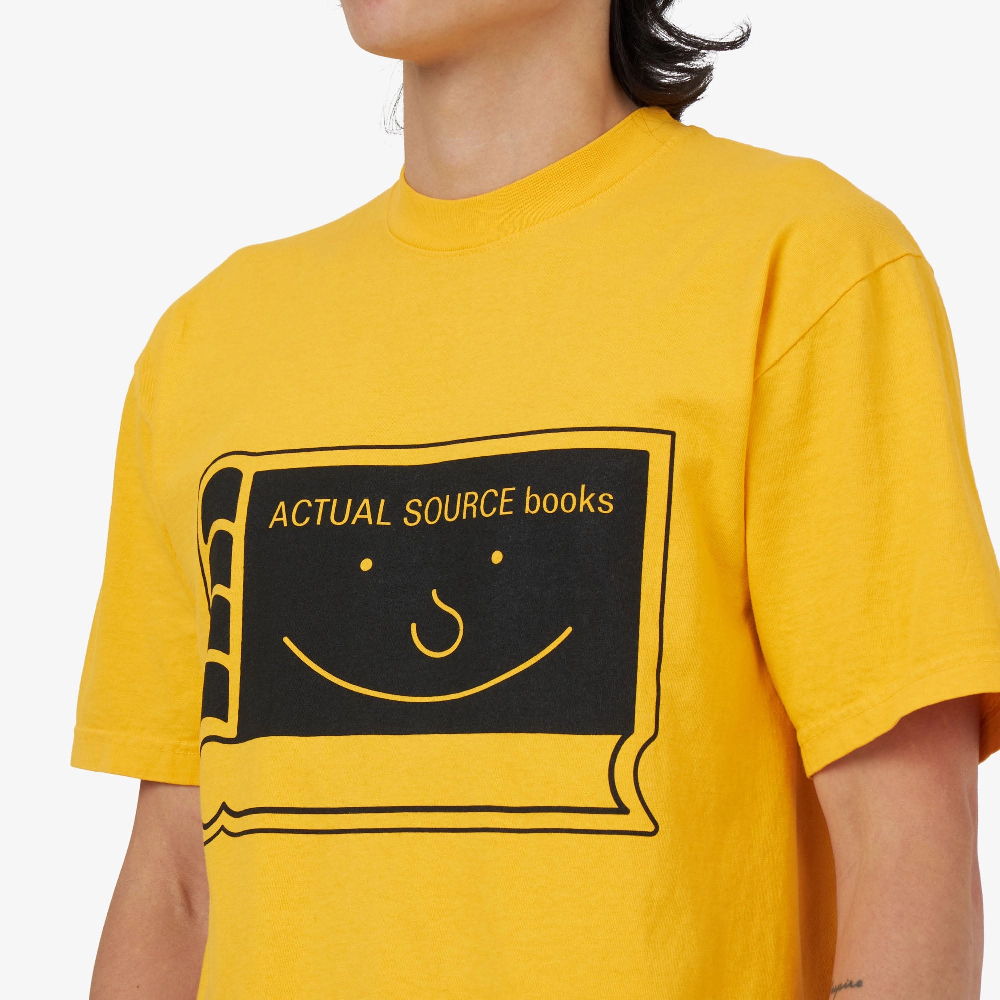 travel clothes Actual Source Happy Book T-shirt / Yellow