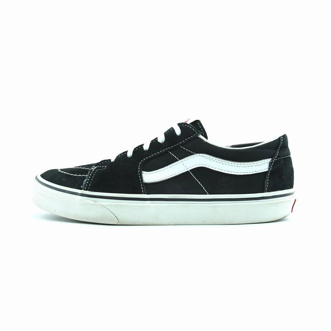 Clean Wear Sporty Look VANS OLD SKOOL