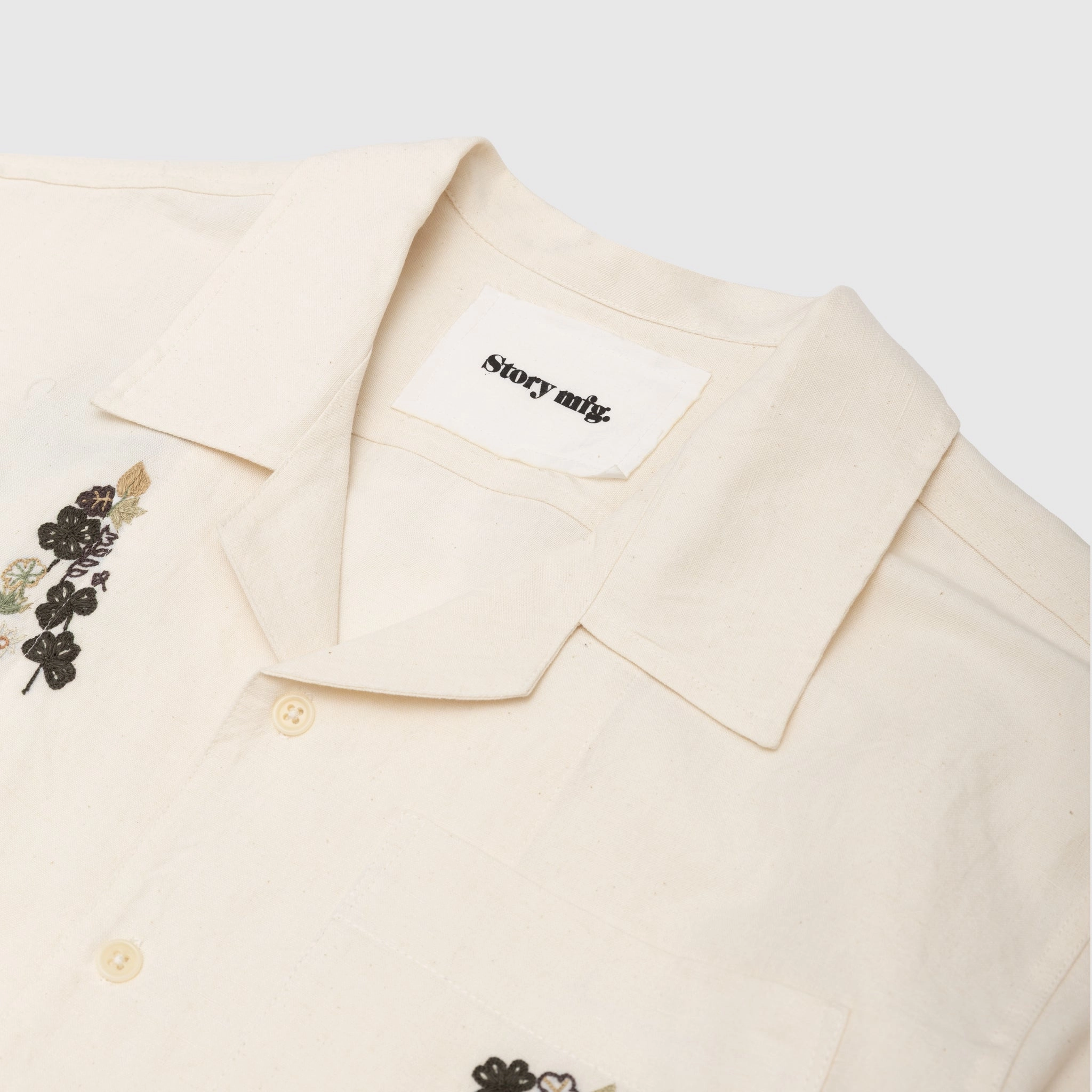 GREETINGS S/S SHIRT "CLOVER EMBROIDERY" Sustainable Choice Athletic Look