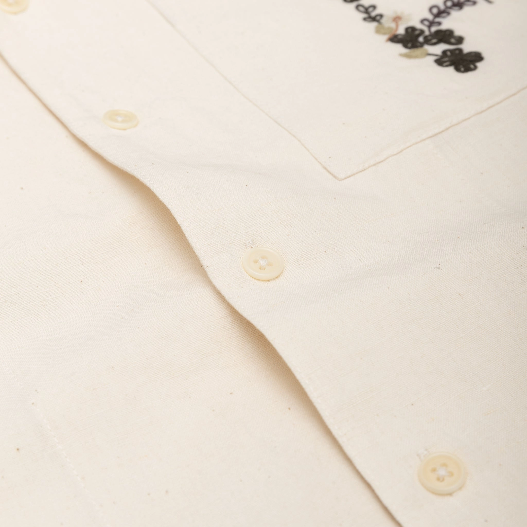 GREETINGS S/S SHIRT "CLOVER EMBROIDERY" Anti-static Local Favorite