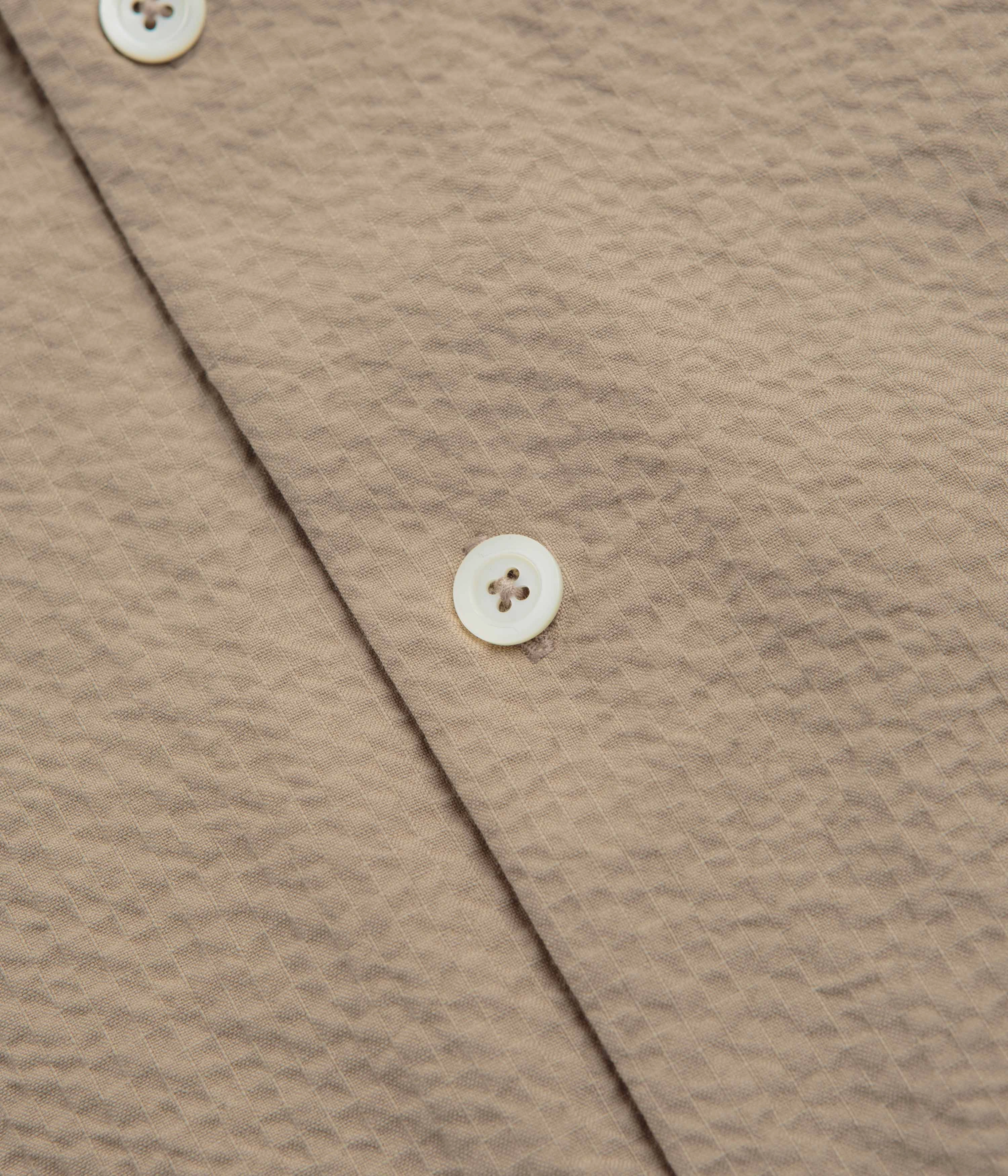 Howlin' Cocktail Short Sleeve Shirt - Biscuit Seersucker Reinforced Shoulders