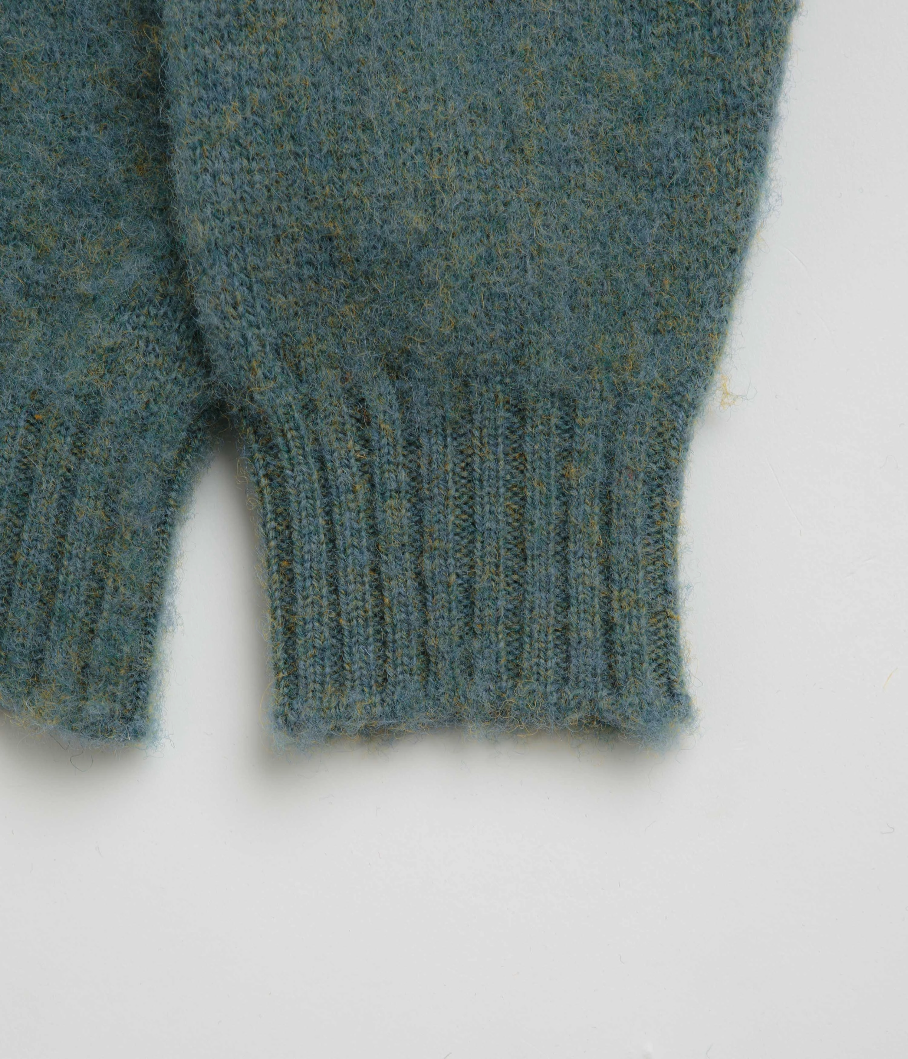 weekday wear Sustainable Howlin' Womens Shaggy Bear Sweatshirt - Dream