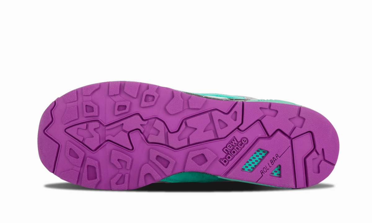 MT580 "West NYC" Slip Assist Elastic Gusset Tongue