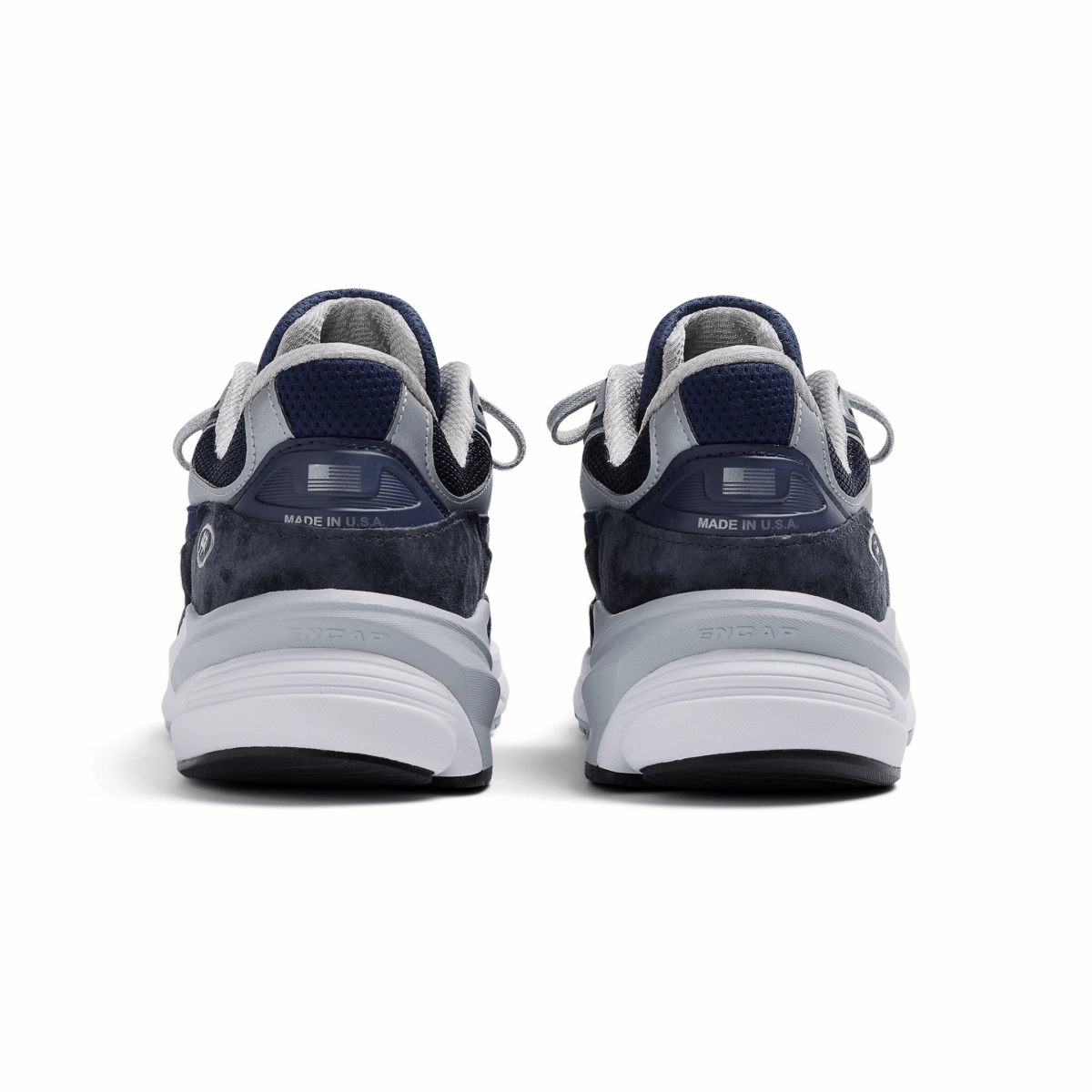 Flattering performance New Balance Men's M990NV6 Navy/White