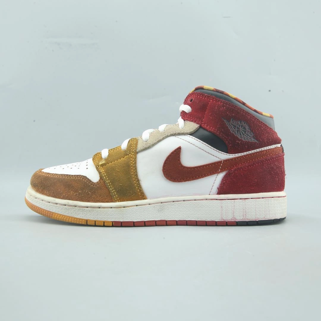 Cozy Lining Comfy Walking NIKE JORDAN 1 MID SE