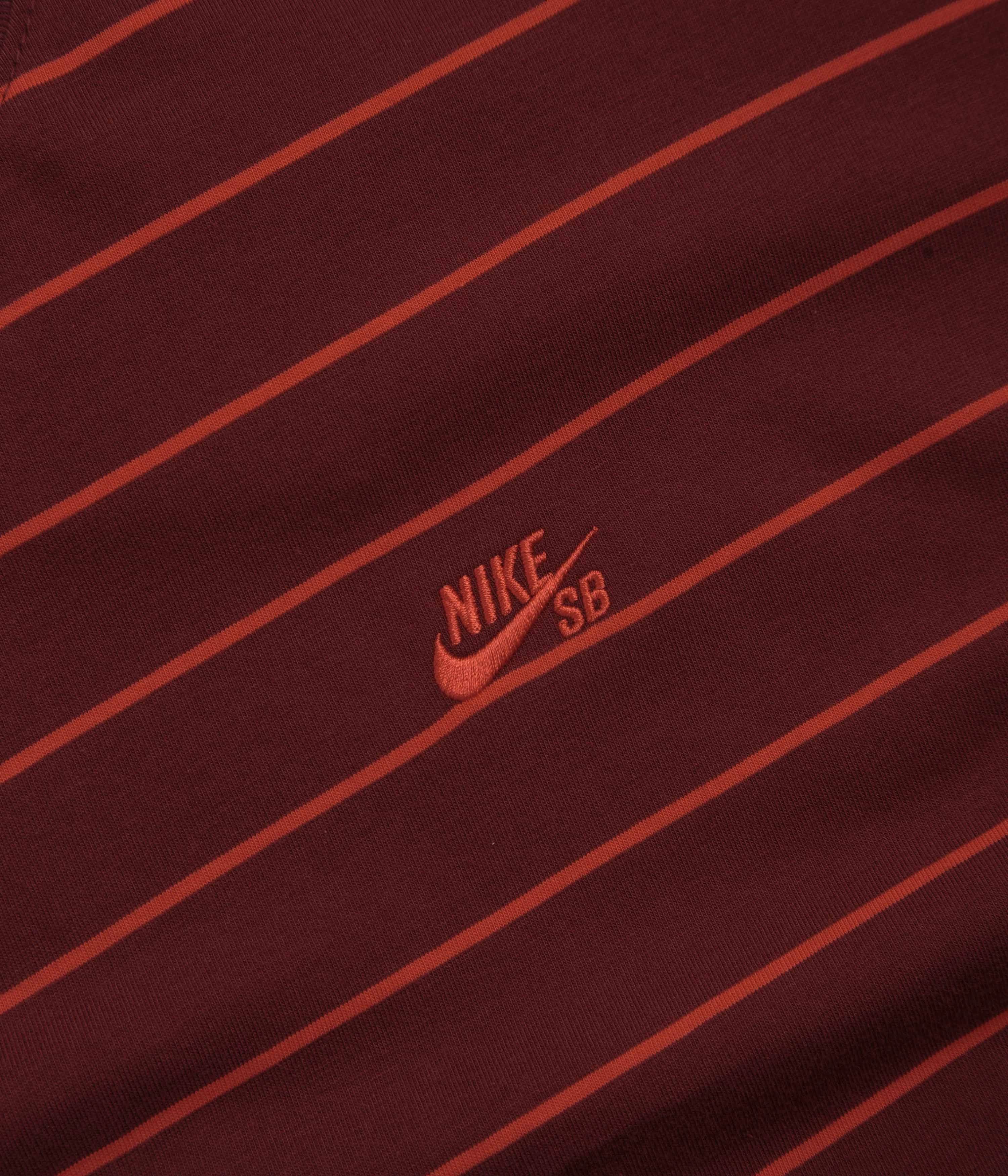 Cropped Cruise Nike SB Striped T-Shirt - Dark Team Red