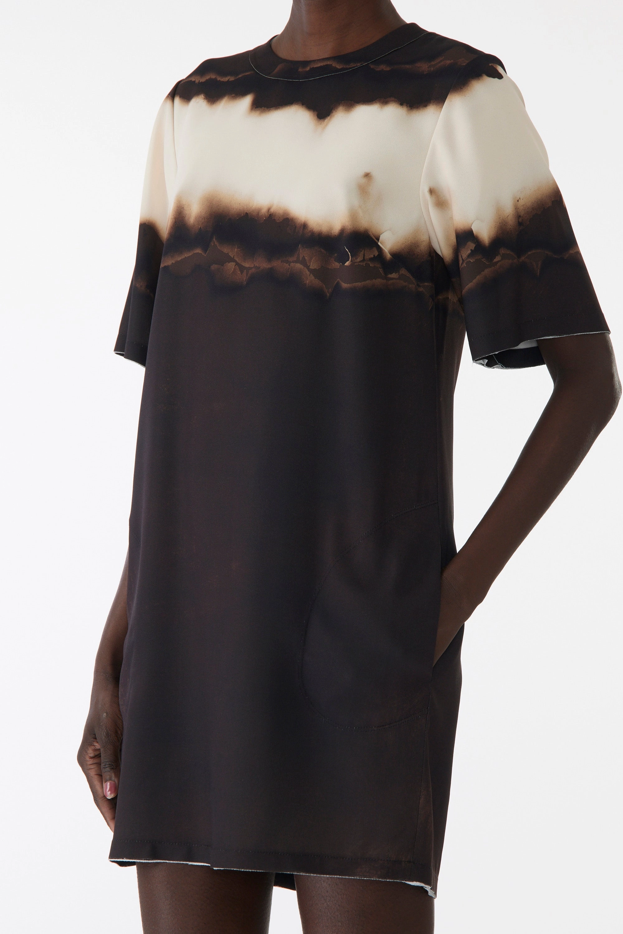 DIFFUSED OMBRE STRIPE SHORT SLEEVE SHIFT DRESS Abstract Pattern