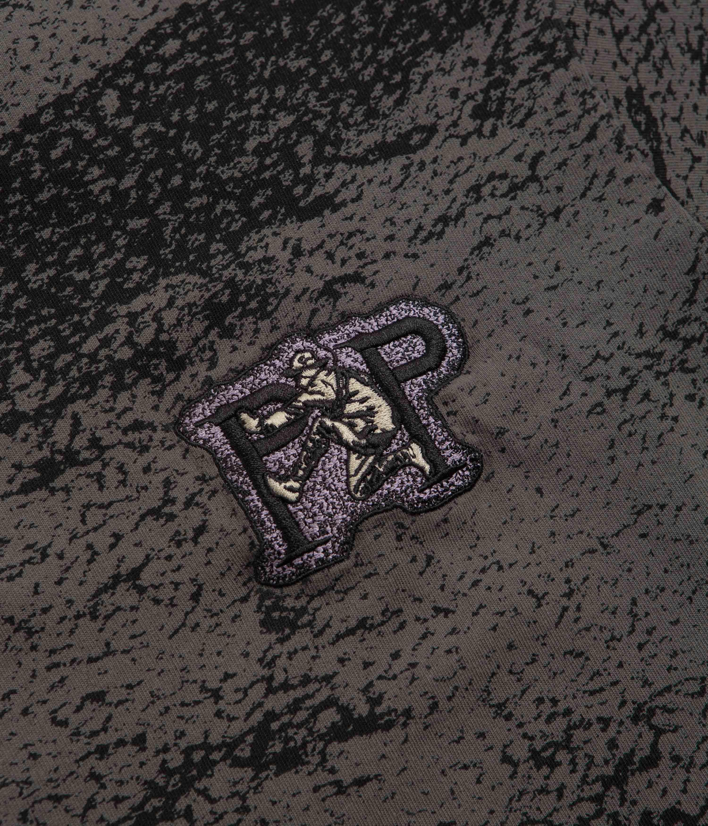 Seamless Shoulder Transition kids Pass Port Cave-In T-Shirt - Charcoal