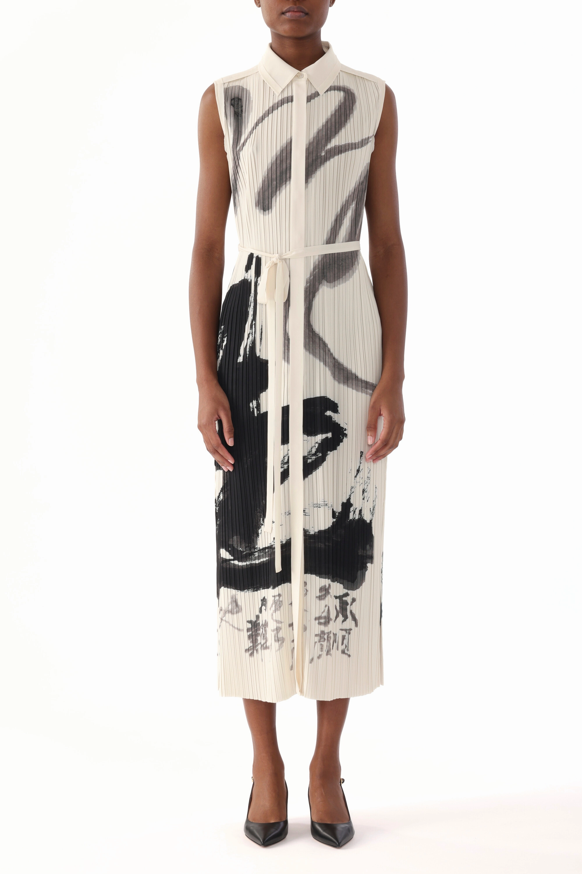 Easy Pairing PLEATED SLEEVELESS SHIRTDRESS WITH ARTWORK BY TONG YANG TZE