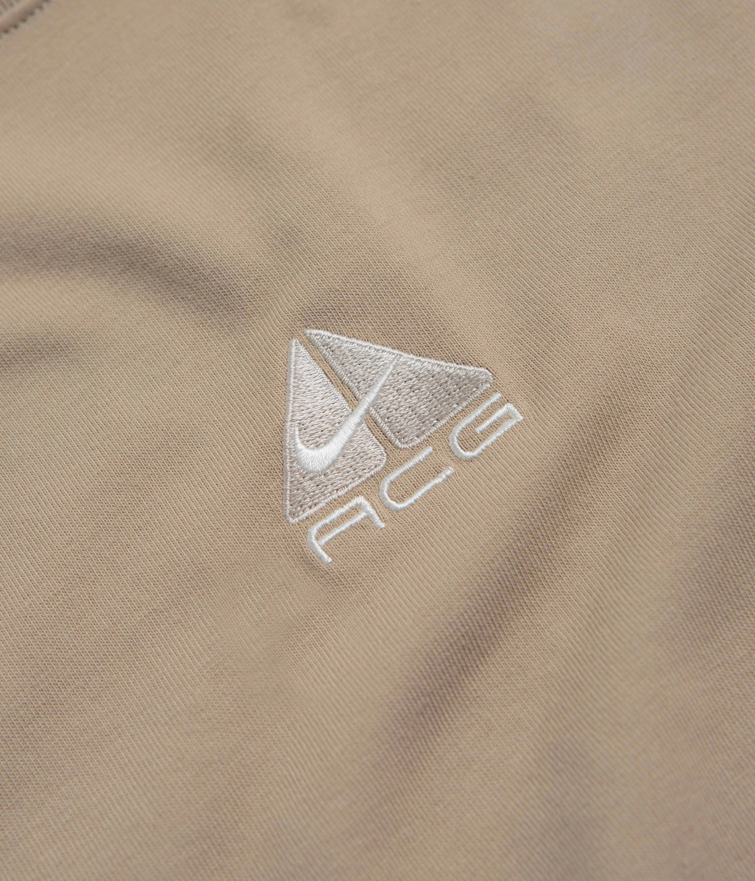 Nike ACG Lungs T-Shirt - Khaki Easy to Wear group venue event