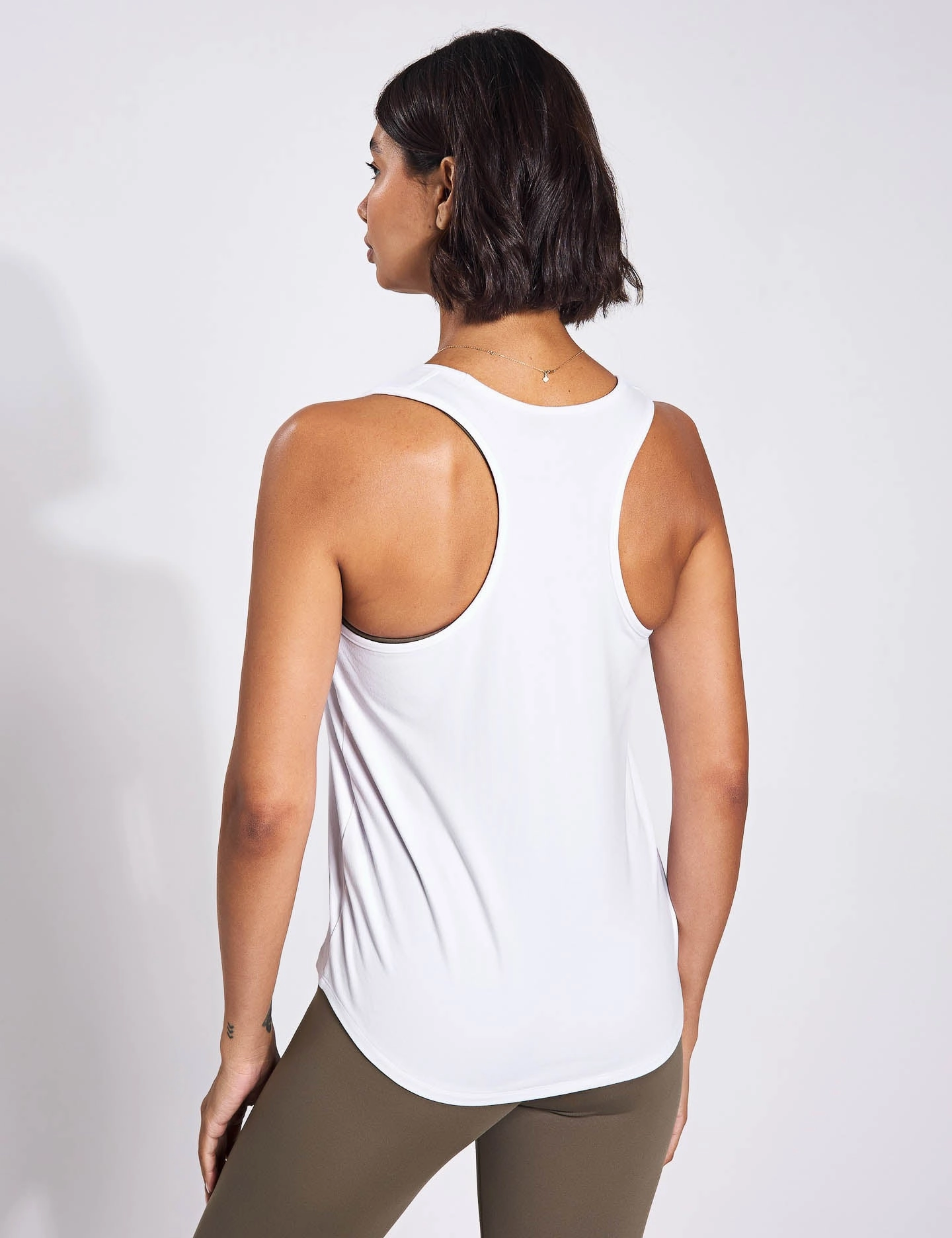 multi crewed cylindrical ReSet Relaxed Tank - White