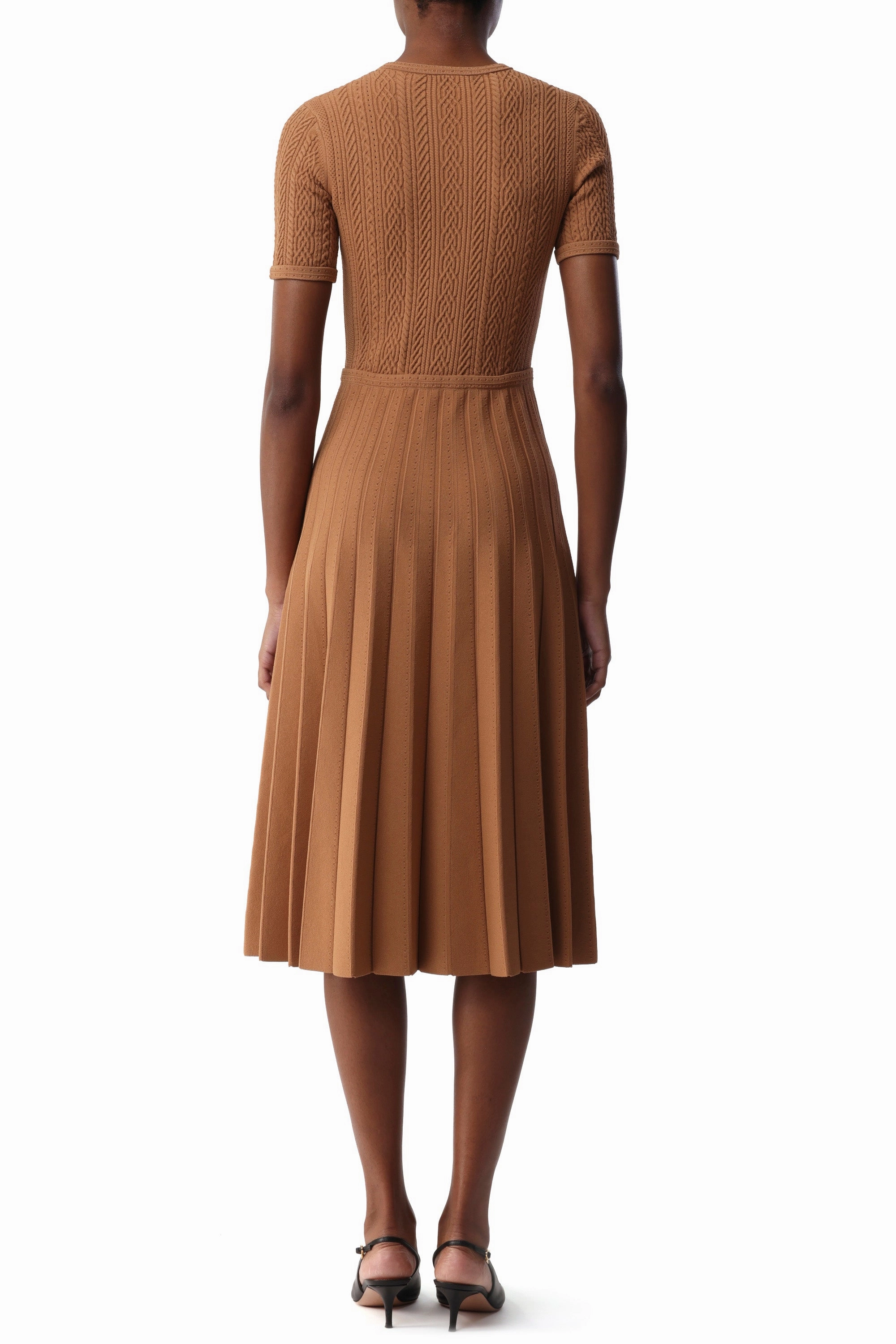 Smart and Relaxed Daily Movement SHORT SLEEVE CABLE KNIT MIDI DRESS