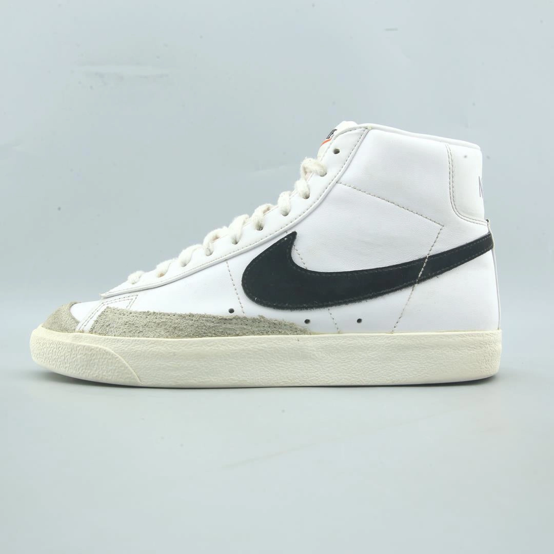 Minimal Texture Foot Flex NIKE  BLAZER MID '77 VINTAGE