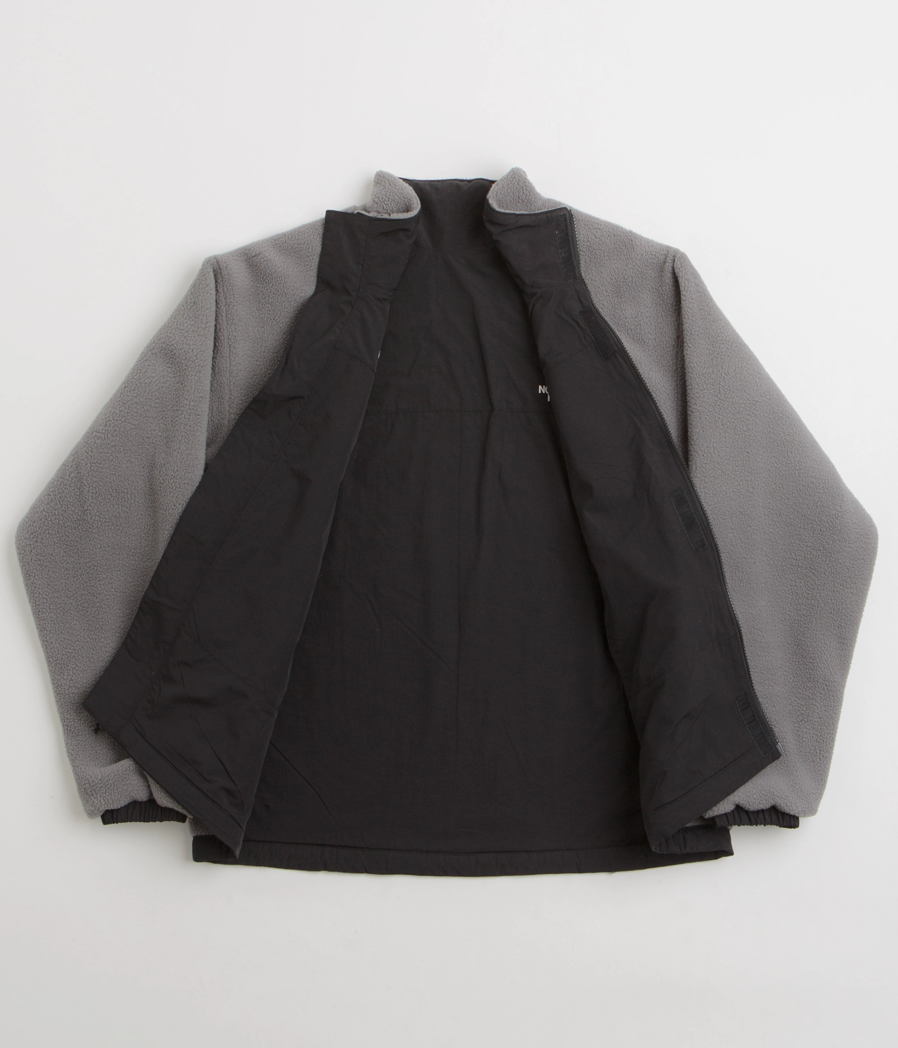 Secure Zip Pockets Water Repellent Finish The North Face Yumiori Reversible Jacket - TNF Black / Smoke