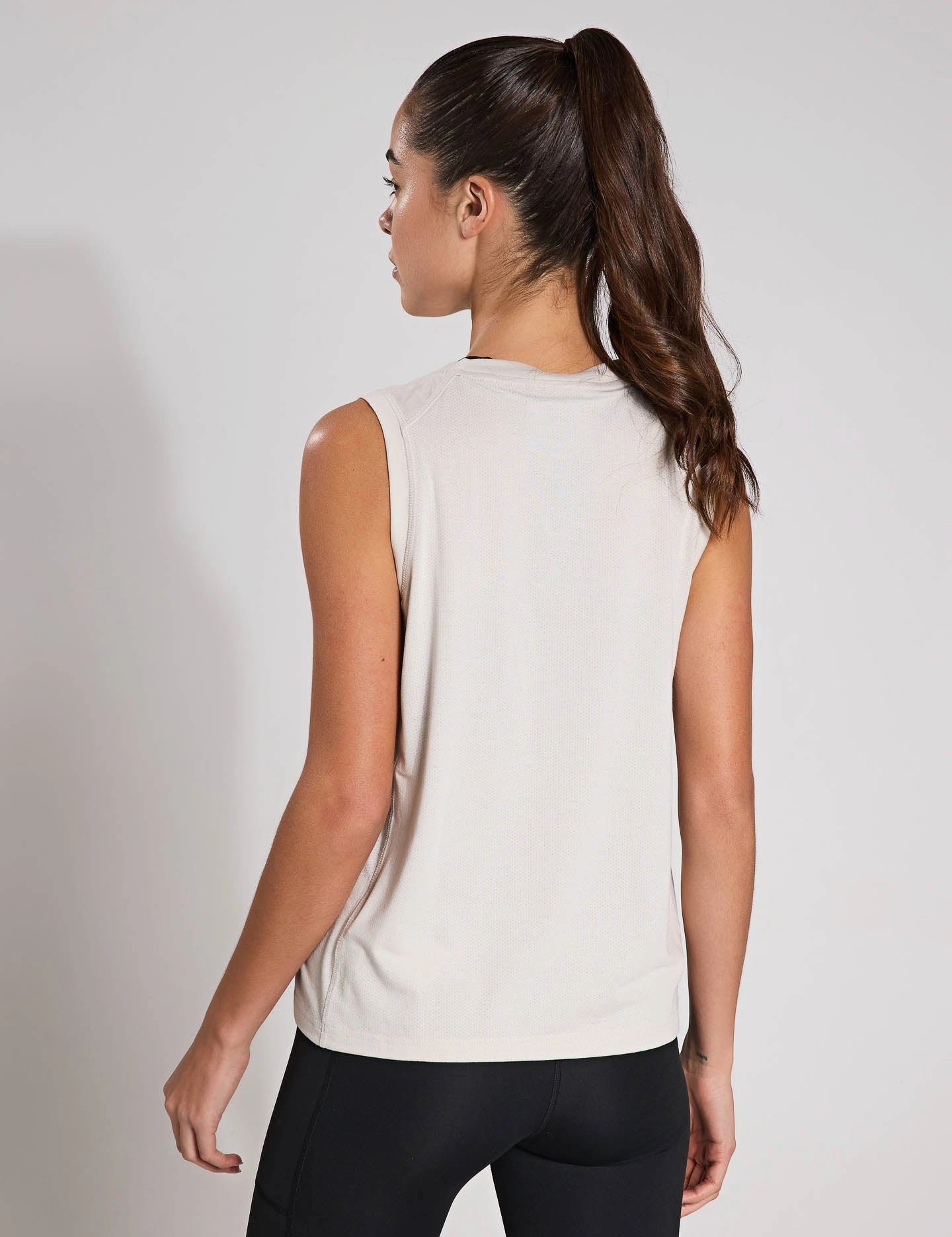 Travel Lightness Train Essentials Big Performance Logo Training Tank Top - Wonder Alumina/White