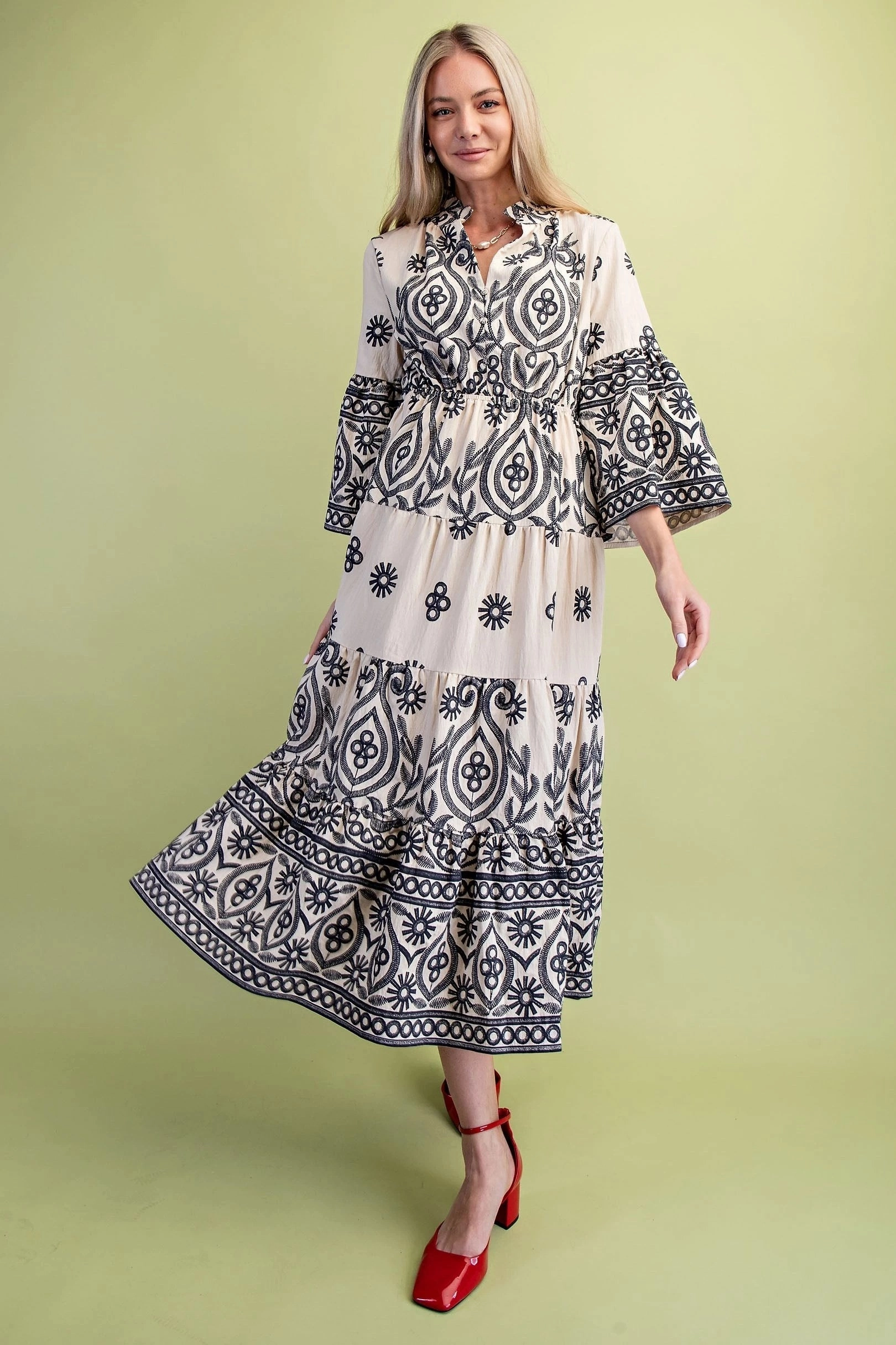 Crisp Detail Cream w/ Black Textured Print Tiered Maxi Dress