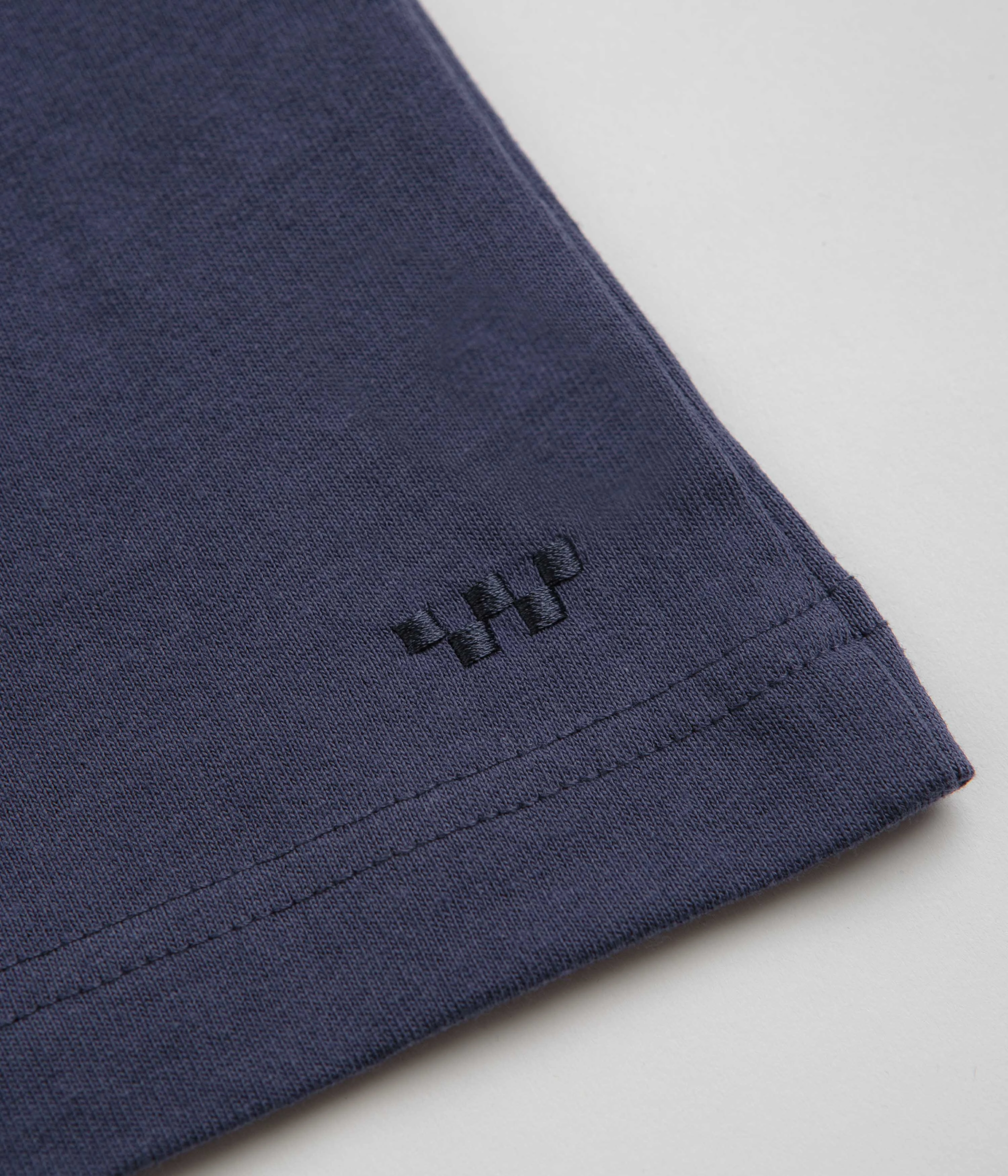 Edgy Vintage Look Vans Skate Blurred Camo Cropped T-Shirt - Deep Twilight