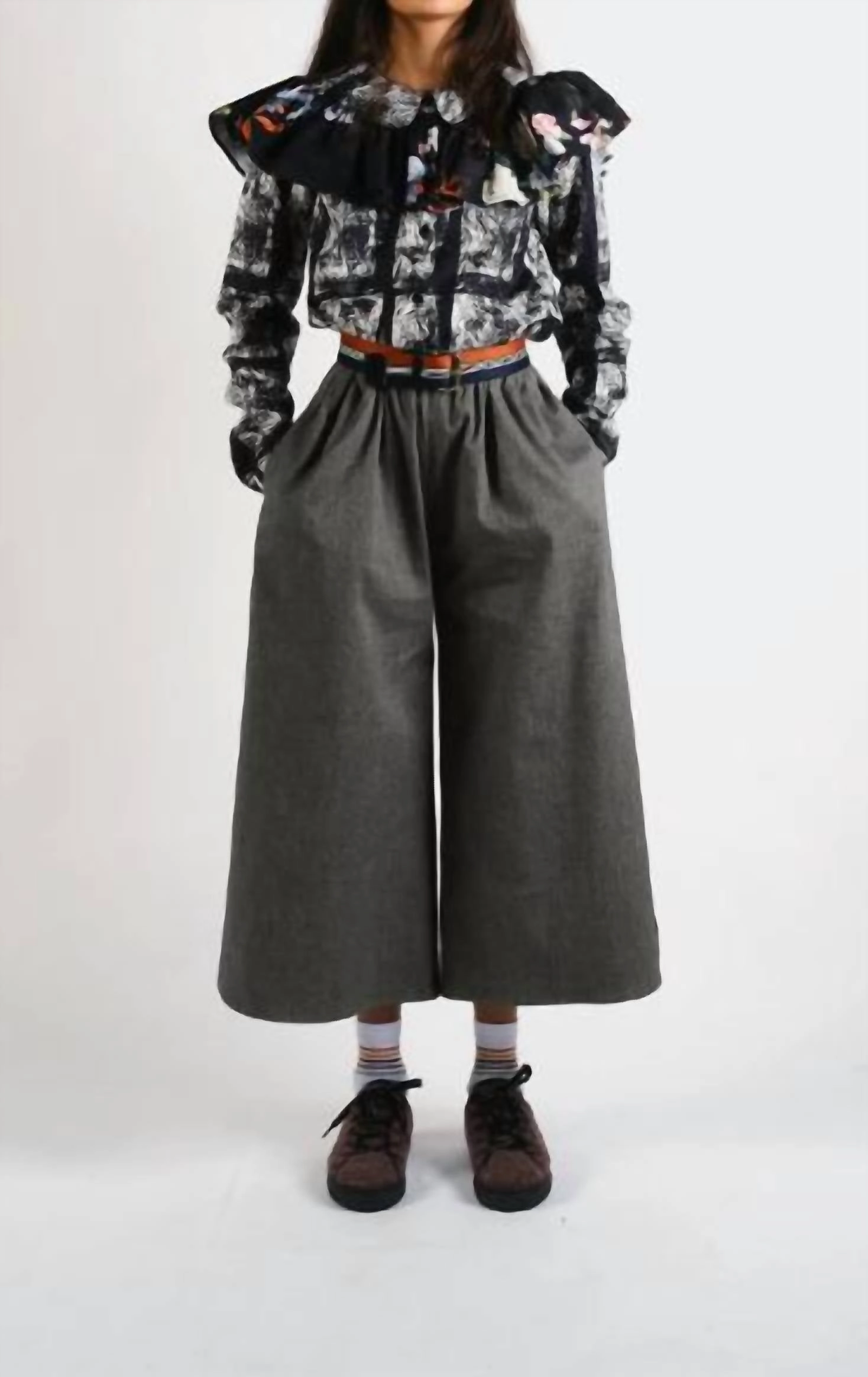 Elisa Trousers In Preto Wind Resistance