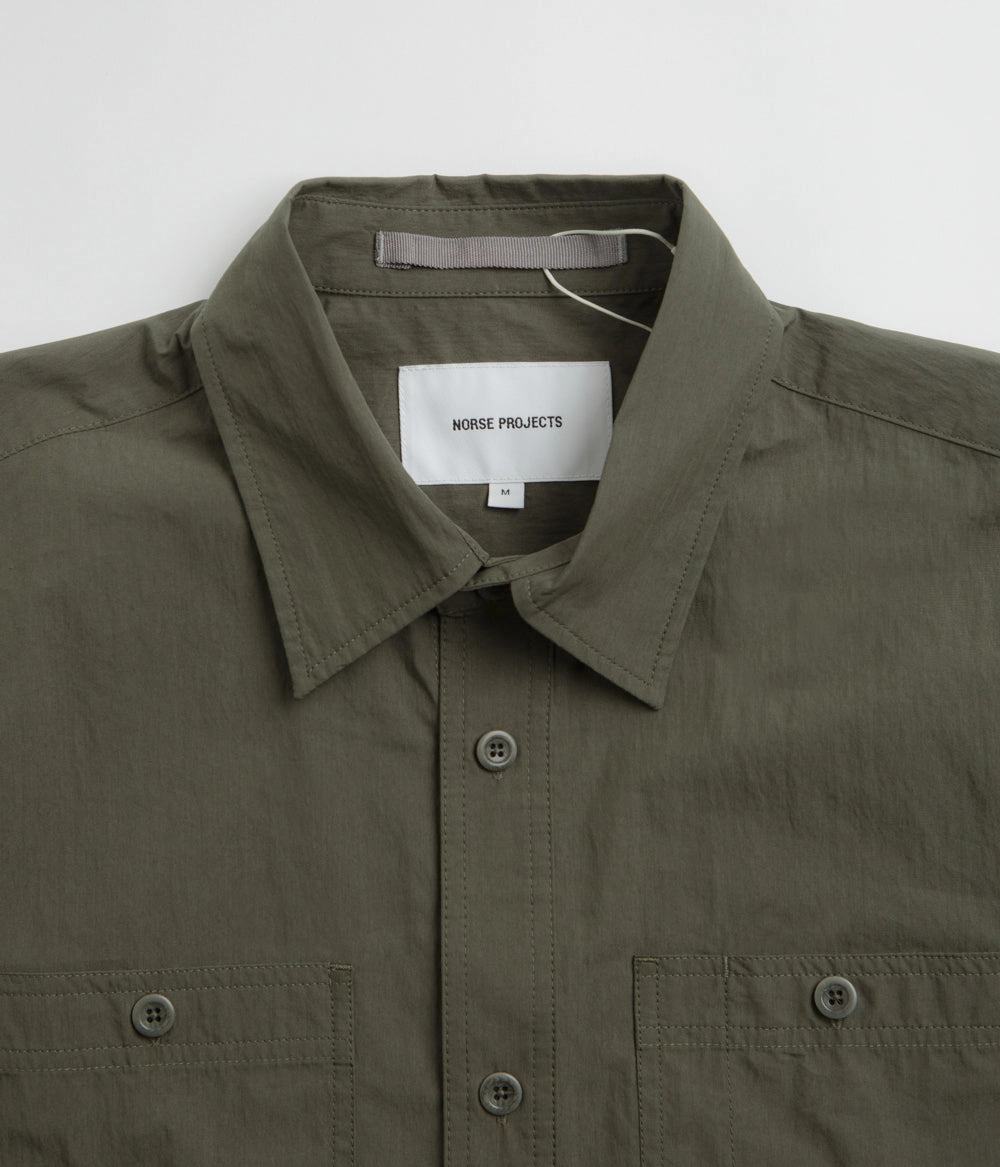 Norse Projects Ivan Tech Poplin Short Sleeve Shirt - Ivy Green Unstructured Shoulder