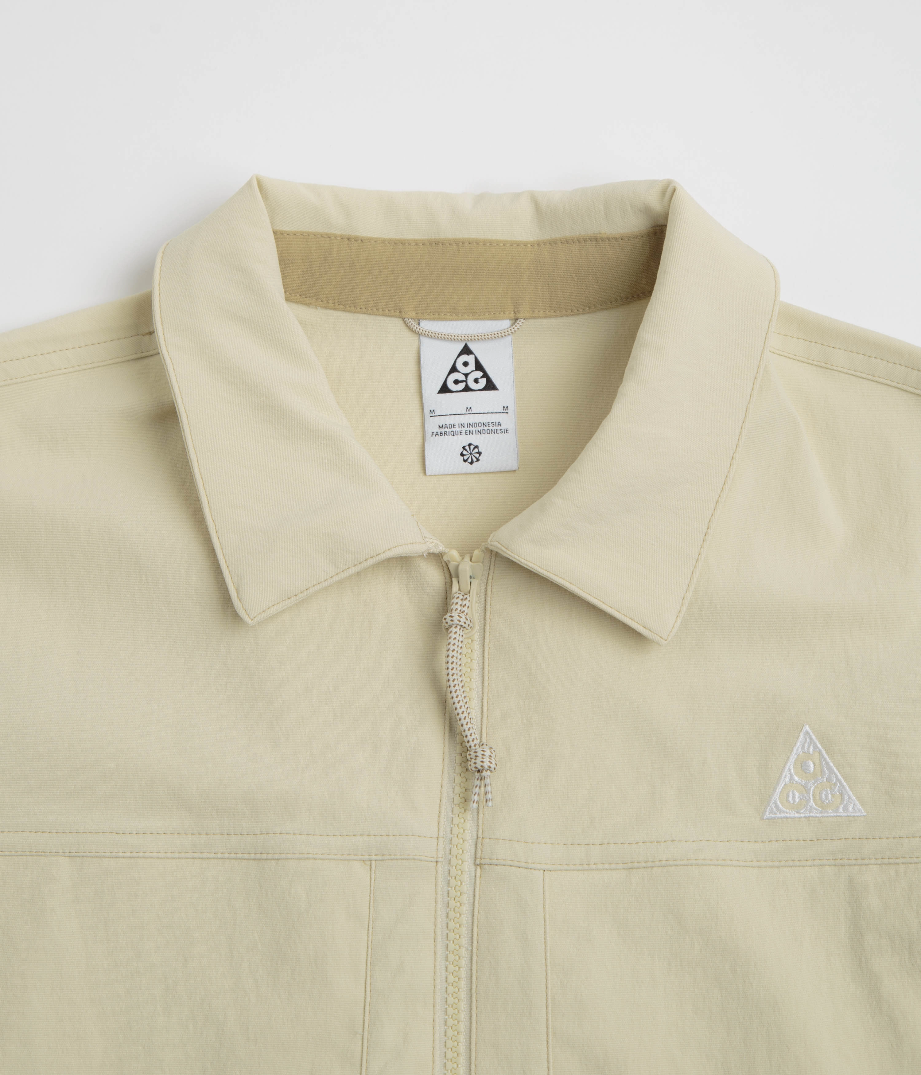 Nike ACG Smith Summit Jacket - Light Khaki / Parachute Beige / Summit White Full Zip Closure